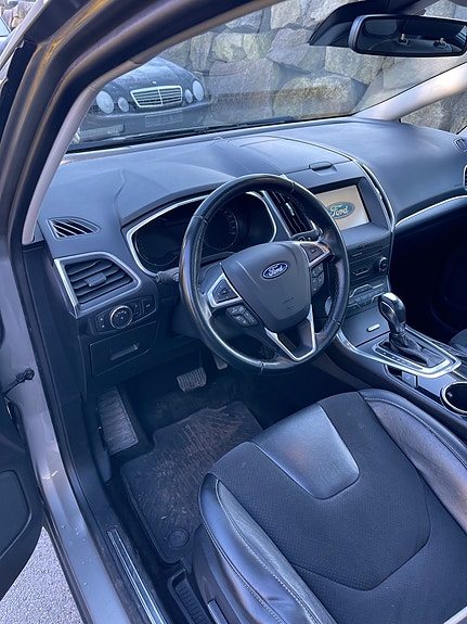 Ford S-MAX 16 of 24