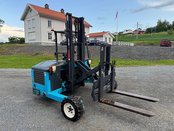 Moffett modell type M4 20.3. Påhengstruck I meget god stand. Kun 1025 timer. Kan sees og prøves 4 of 6