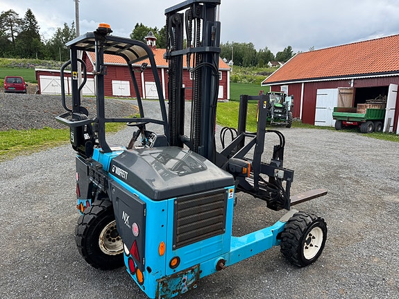 Moffett modell type M4 20.3. Påhengstruck I meget god stand. Kun 1025 timer. Kan sees og prøves 3 of 6
