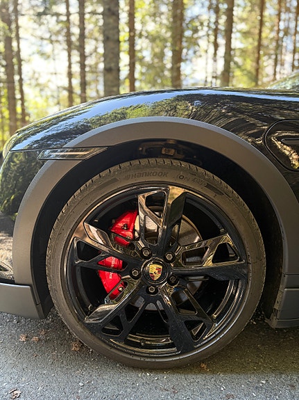 Porsche Taycan Cross Turismo 13 of 30