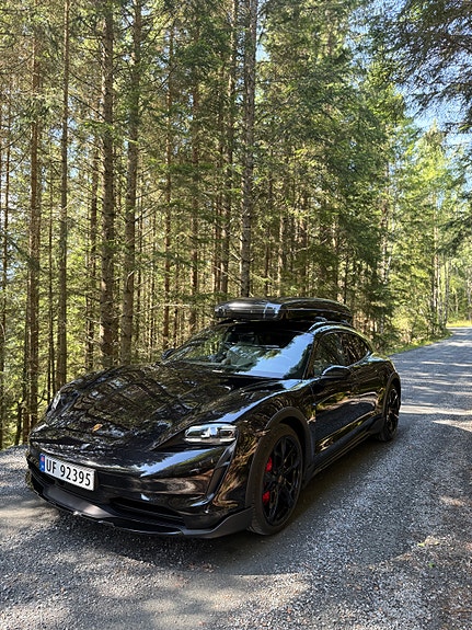 Porsche Taycan Cross Turismo 11 of 30