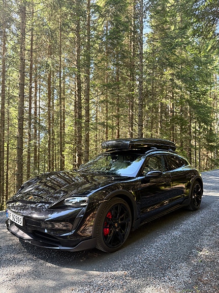 Porsche Taycan Cross Turismo 3 of 30