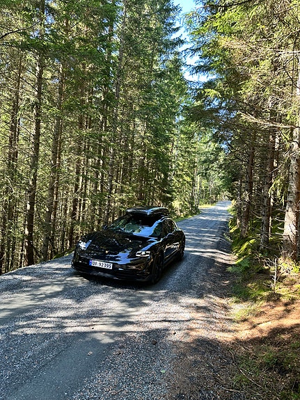 Porsche Taycan Cross Turismo 2 of 30
