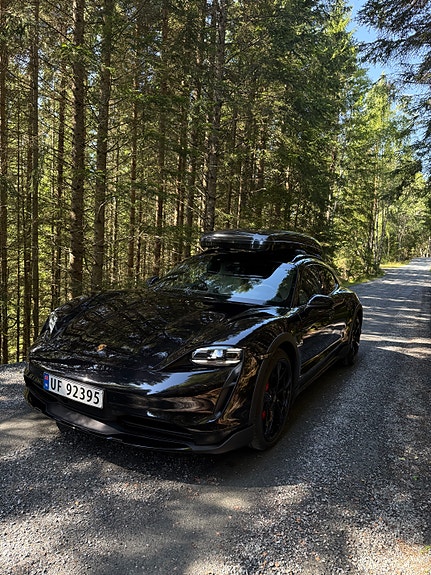 Porsche Taycan Cross Turismo 8 of 30