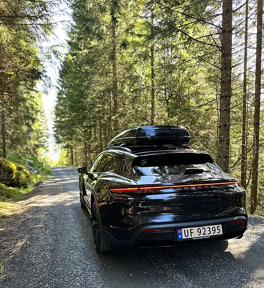 Porsche Taycan Cross Turismo 6 of 30