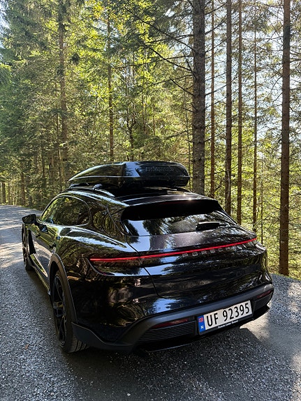 Porsche Taycan Cross Turismo 7 of 30