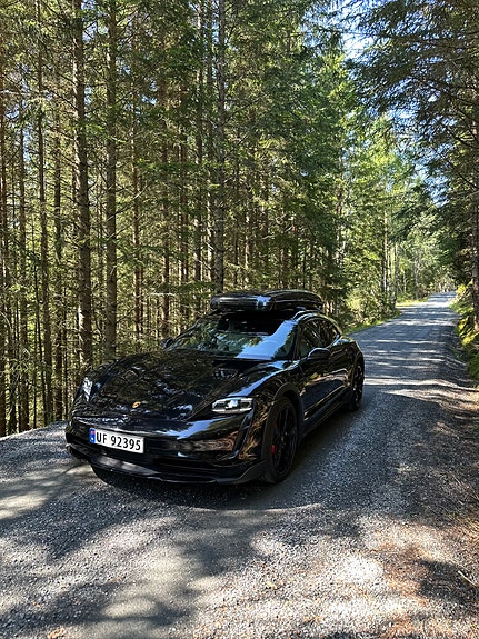 Porsche Taycan Cross Turismo 4 of 30