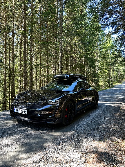 Porsche Taycan Cross Turismo 9 of 30