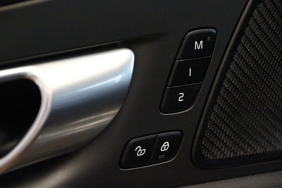 Volvo XC60 18 of 30