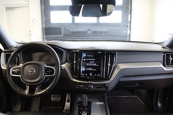 Volvo XC60 13 of 30