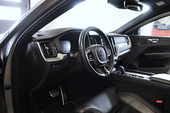 Volvo XC60 12 of 30