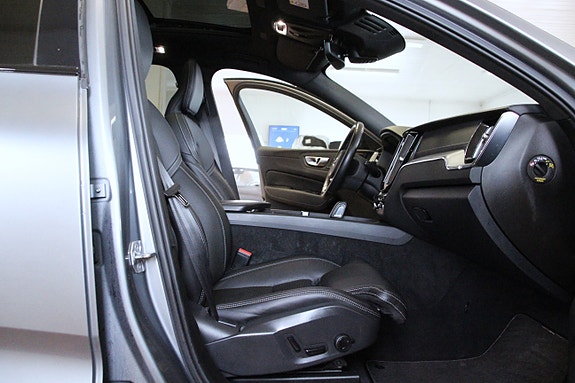 Volvo XC60 14 of 30