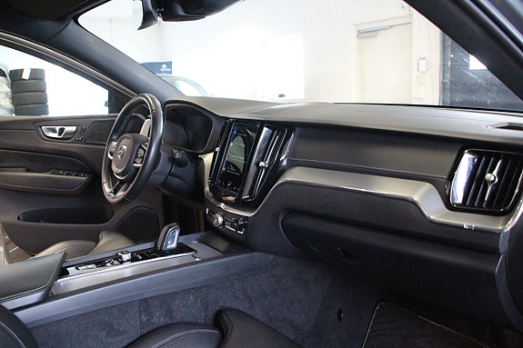 Volvo XC60 15 of 30