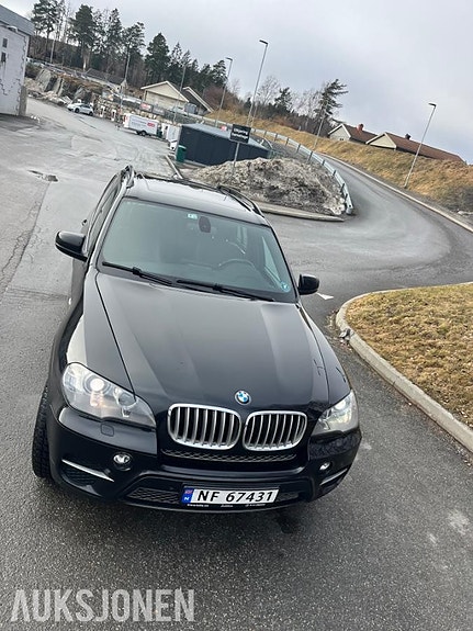 BMW X5 2 of 5