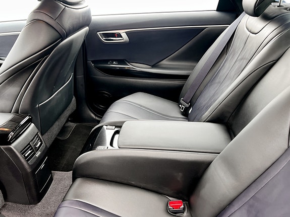 Toyota Mirai 16 of 21