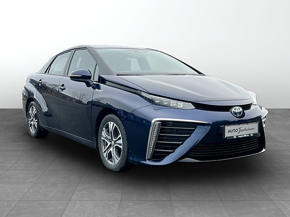 Toyota Mirai 3 of 5