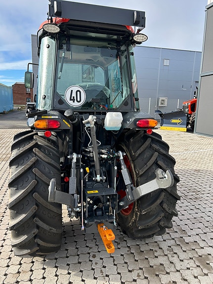 Kubota M5072 Narrow 5 of 10