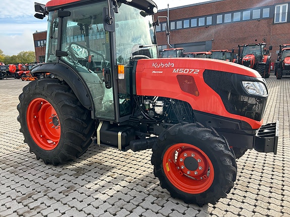 Kubota M5072 Narrow 7 of 10