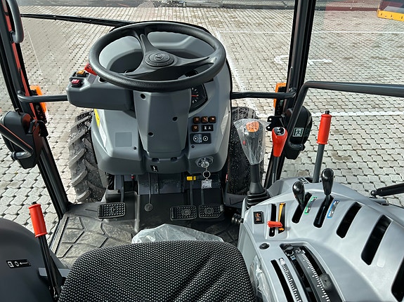 Kubota M5072 Narrow 10 of 10