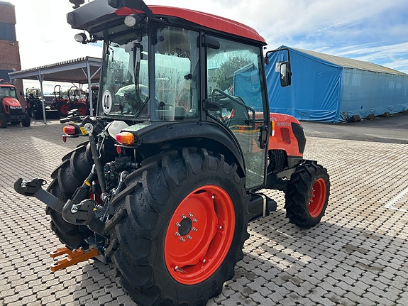 Kubota M5072 Narrow 6 of 10