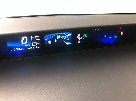 Toyota Mirai 18 of 30