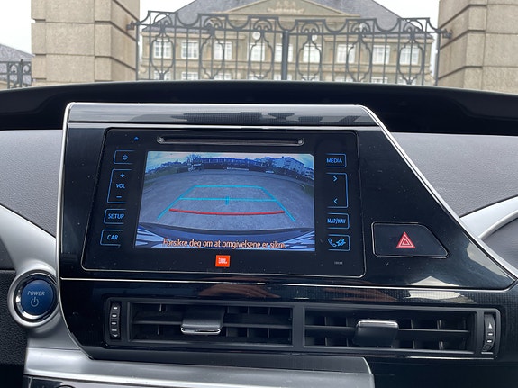 Toyota Mirai 26 of 30