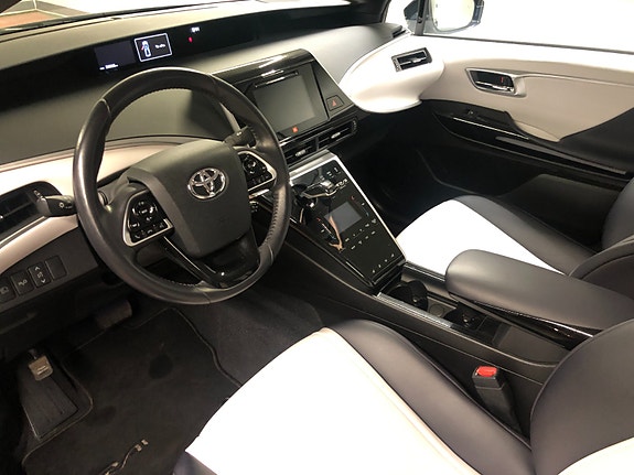 Toyota Mirai 11 of 30