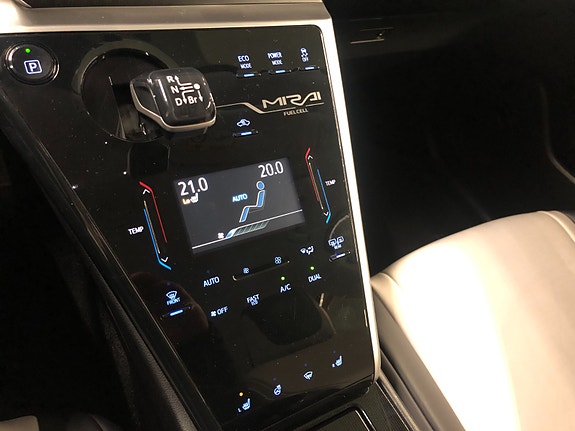 Toyota Mirai 27 of 30