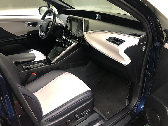 Toyota Mirai 13 of 30
