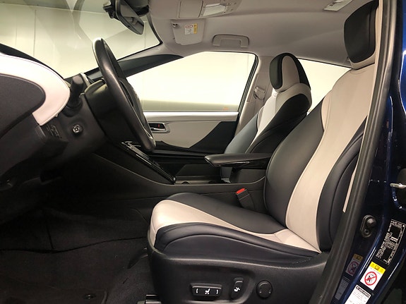 Toyota Mirai 12 of 30
