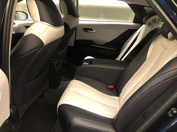 Toyota Mirai 29 of 30