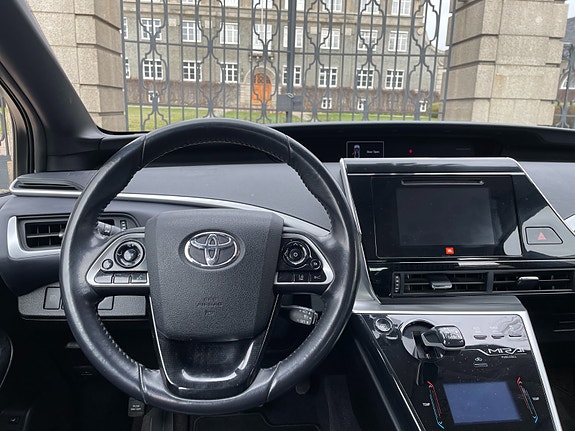 Toyota Mirai 16 of 30
