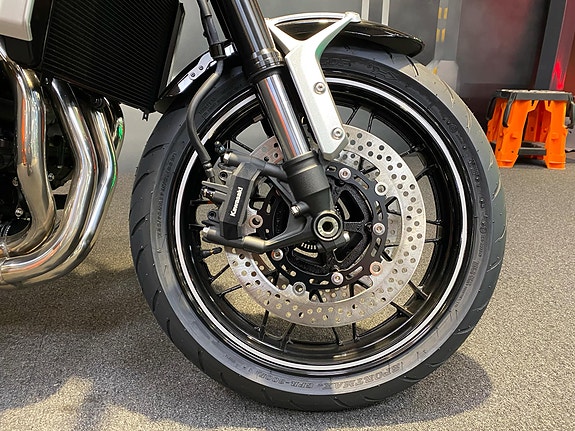 Kawasaki Z 900 RS 6 of 14