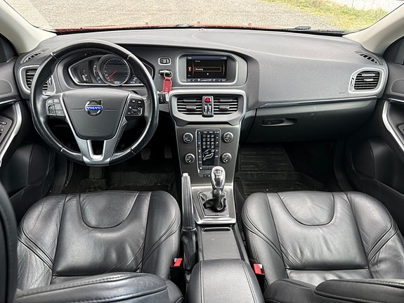Volvo V40 14 of 16