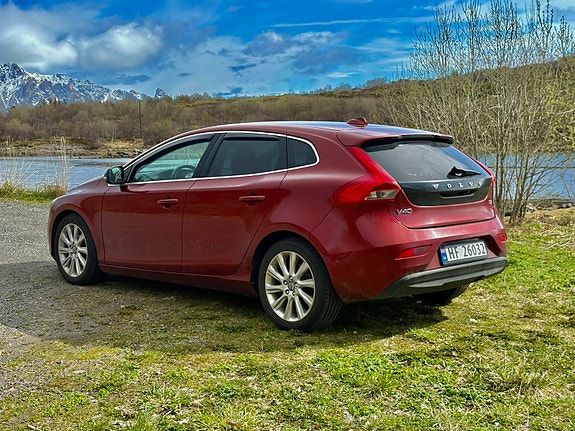 Volvo V40 3 of 16