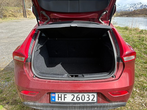 Volvo V40 6 of 16
