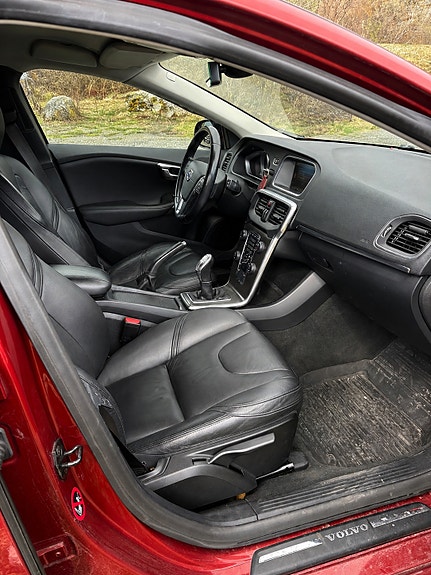 Volvo V40 9 of 16