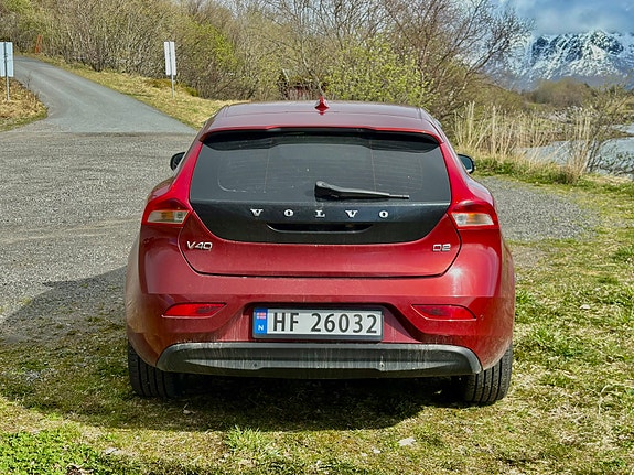 Volvo V40 4 of 16
