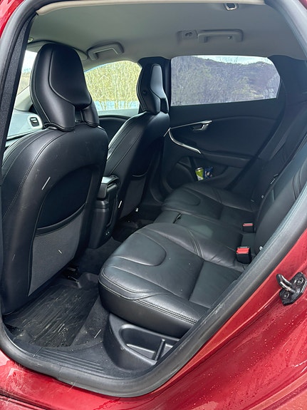 Volvo V40 11 of 16