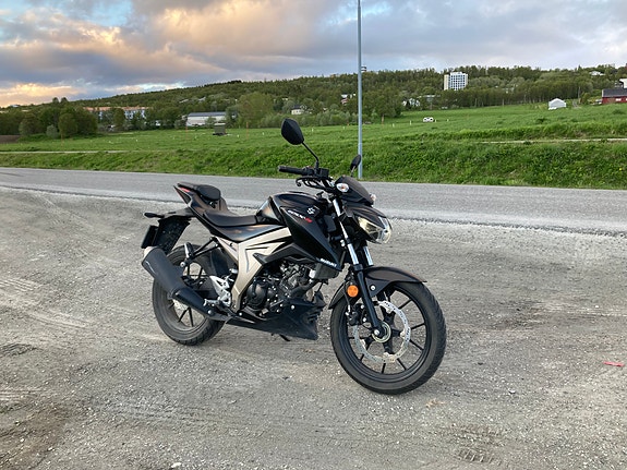 Suzuki GSX S125 2 of 5