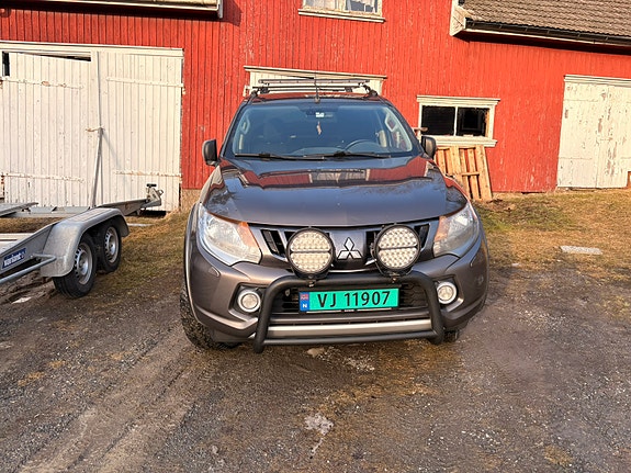 Mitsubishi L200 2 of 5