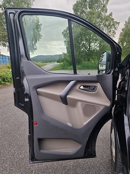 Ford Tourneo Custom 5 of 5