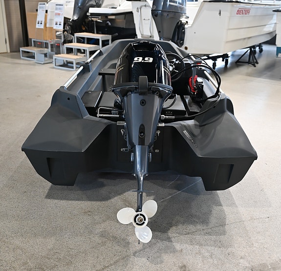 ** UTSTILLINGSKUPP ** Steady 320 Special Edition + Yamaha F9,9HES 3 of 6