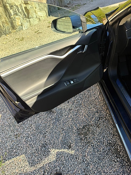 Tesla Model S 13 of 30