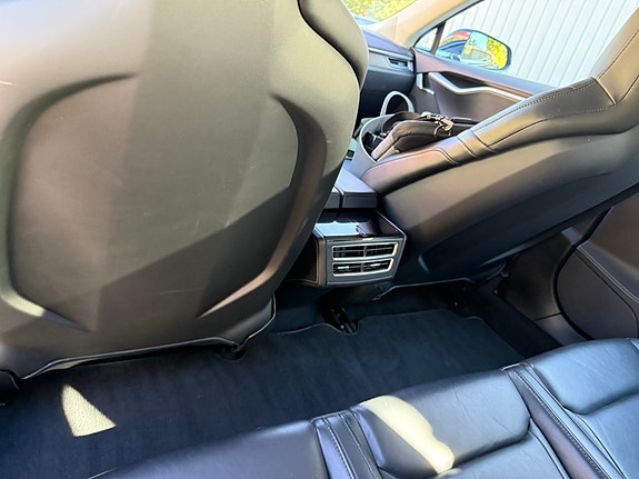 Tesla Model S 12 of 30