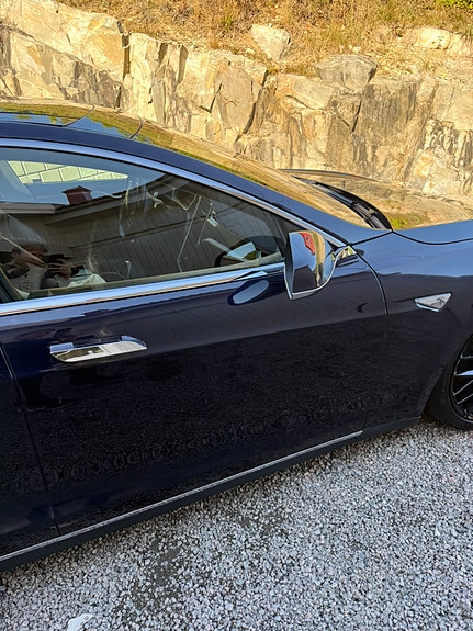 Tesla Model S 22 of 30