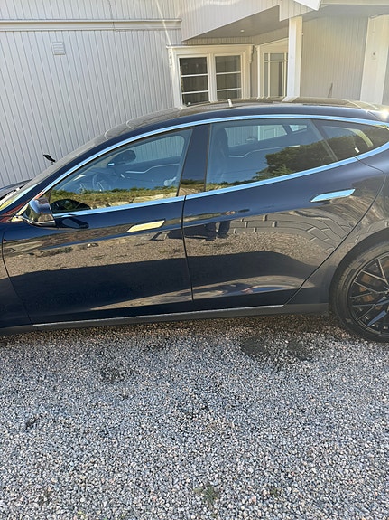Tesla Model S 15 of 30
