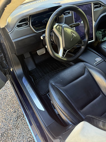 Tesla Model S 14 of 30