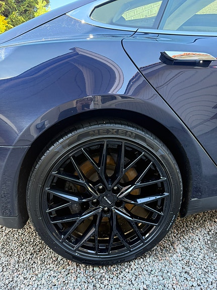Tesla Model S 23 of 30