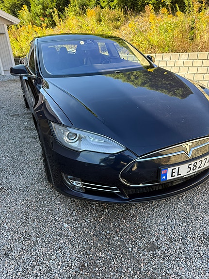 Tesla Model S 20 of 30